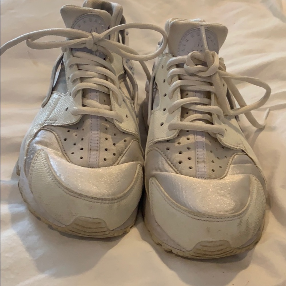 WOMEN'S NIKE AIR HUARACHE CASUAL SHOES